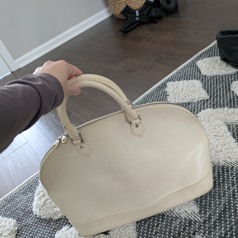 Offer: Pulicati Handbag - Elegant Cream